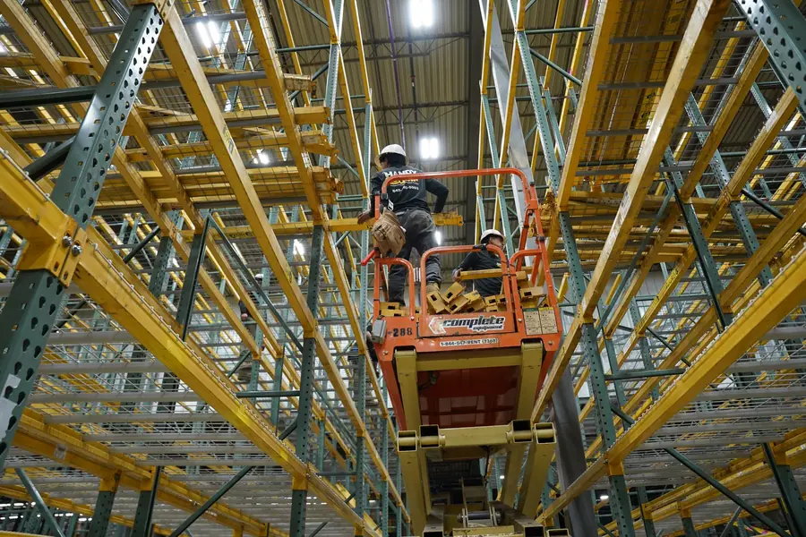 Beams & wire decking install